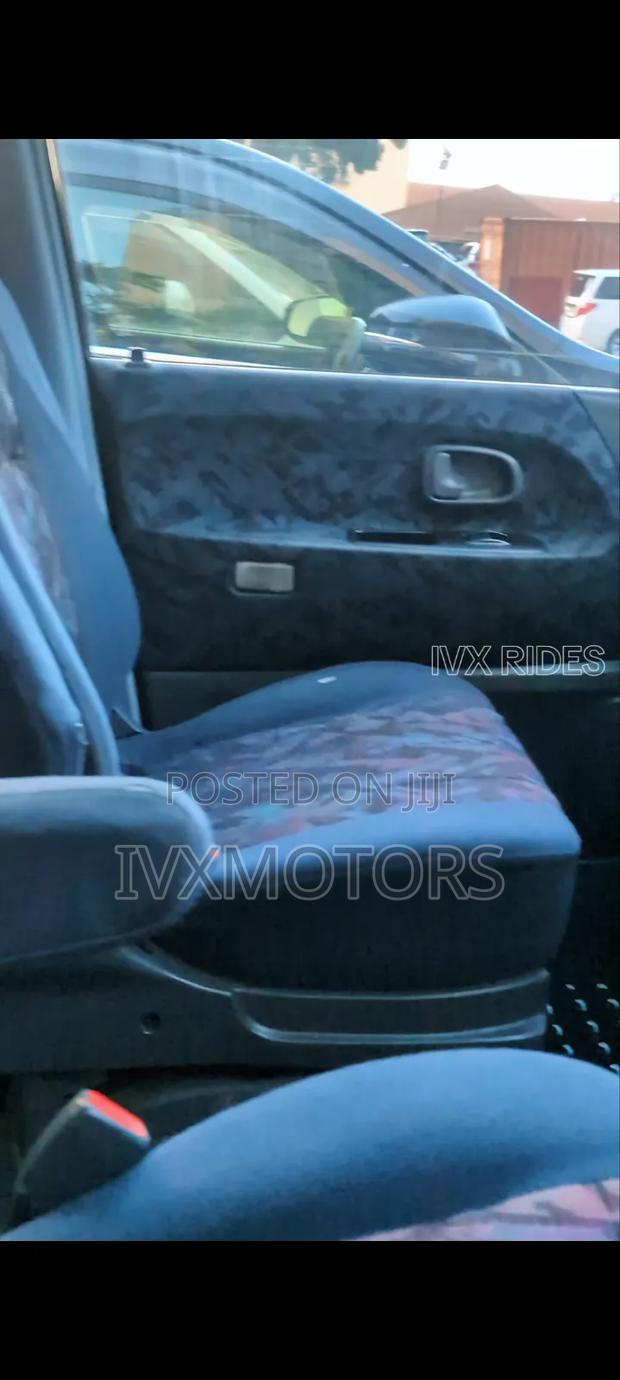 Toyota Noah 2.0 AWD (8 Seater) 2003 Maroon