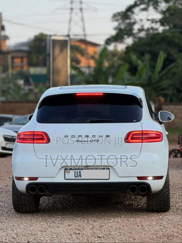 Porsche Macan Turbo 2018 White