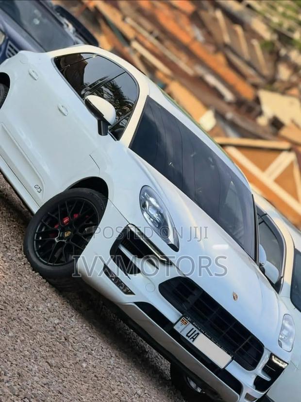 Porsche Macan Turbo 2018 White