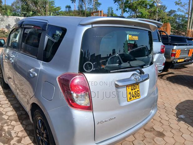 Toyota Ractis 2008 Silver