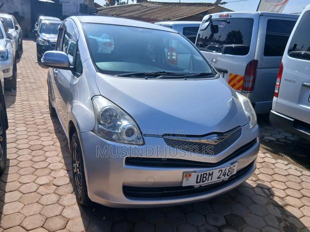 Toyota Ractis 2008 Silver