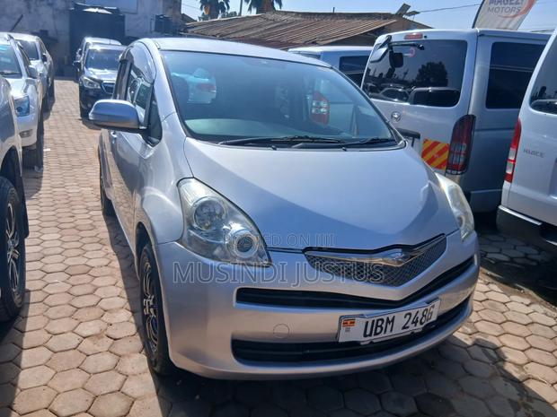 Toyota Ractis 2008 Silver