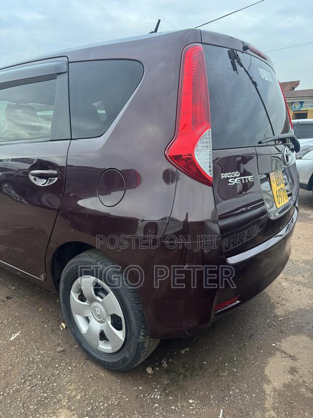 Toyota Passo Sette 2009 Maroon