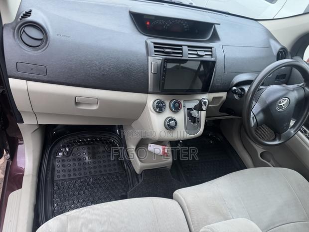 Toyota Passo Sette 2009 Maroon