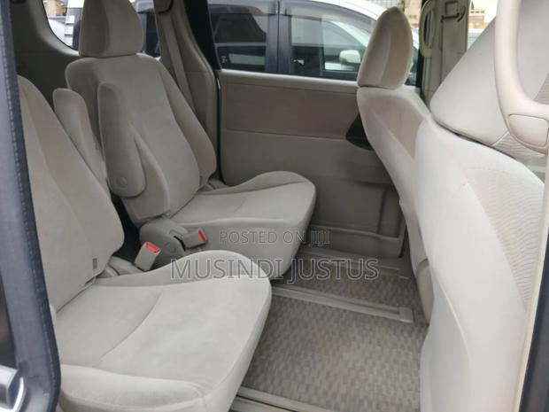Toyota Noah 2011 Silver