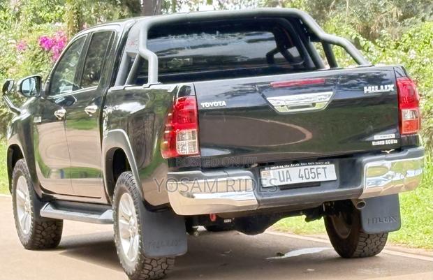 Toyota Hilux Revo Double Cab Deisel 2.4 AWD 2018 Black