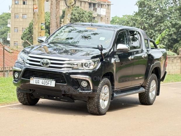 Toyota Hilux Revo Double Cab Deisel 2.4 AWD 2018 Black