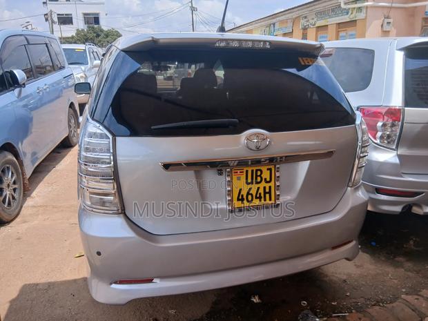 Toyota Wish 2006 Silver