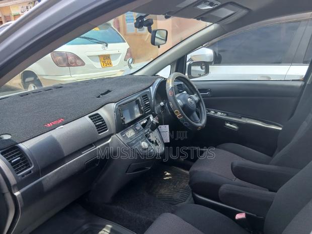 Toyota Wish 2006 Silver