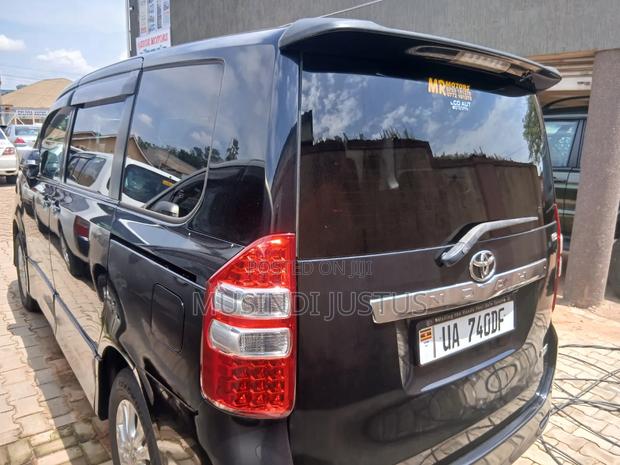 Toyota Noah 2011 Black