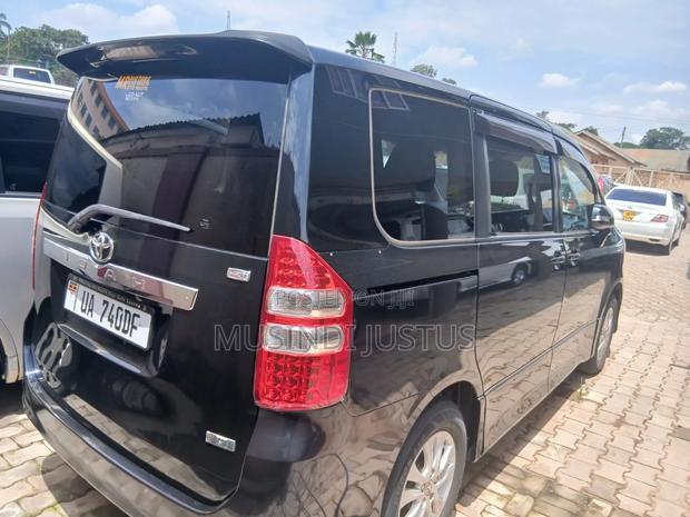 Toyota Noah 2011 Black