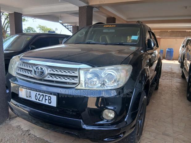 Toyota Fortuner 2009 Black