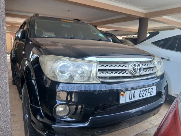 Toyota Fortuner 2009 Black