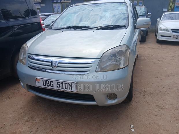 Toyota Raum 2006 Green