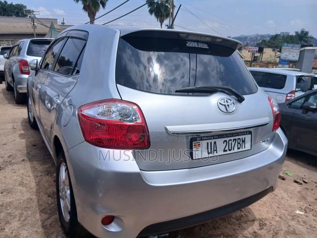 Toyota Auris 2011 Silver