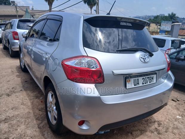 Toyota Auris 2011 Silver