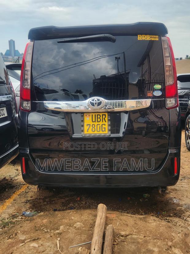 Toyota Noah 2014 Black