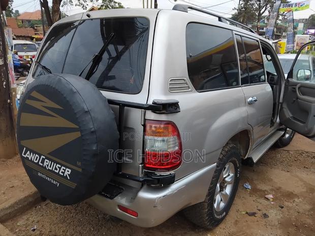 Toyota Land Cruiser 2004 Silver