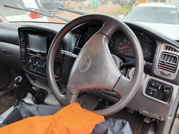 Toyota Land Cruiser 2004 Silver