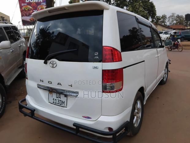 Toyota Noah 2006 White