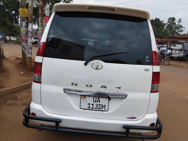 Toyota Noah 2006 White