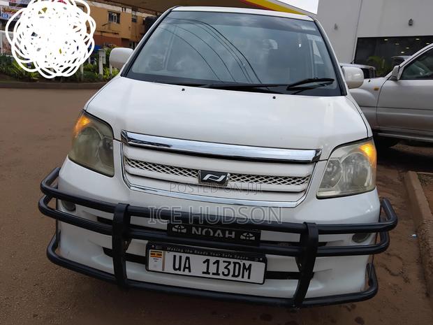 Toyota Noah 2006 White