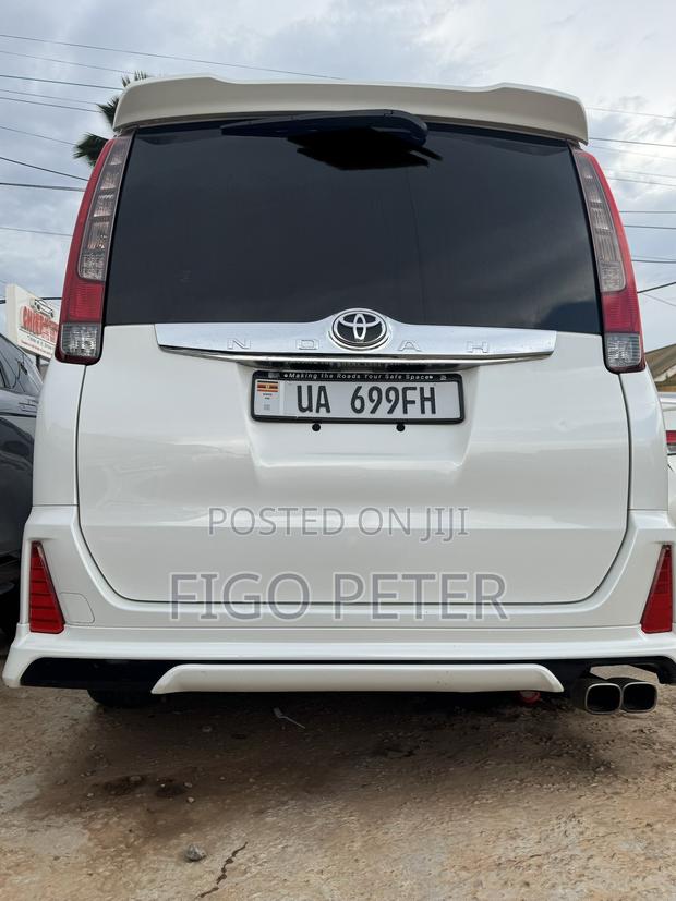 Toyota Noah 2015 White