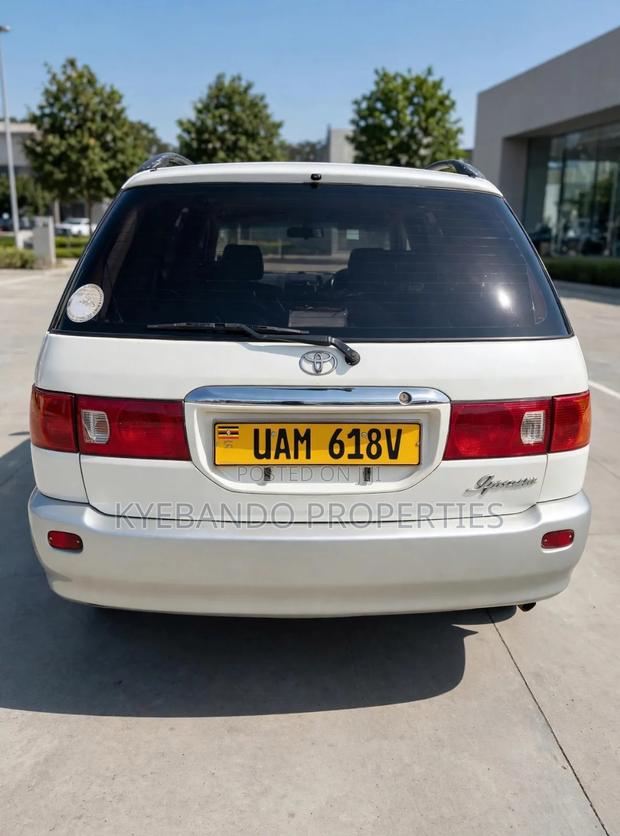 Toyota Ipsum 2000 White