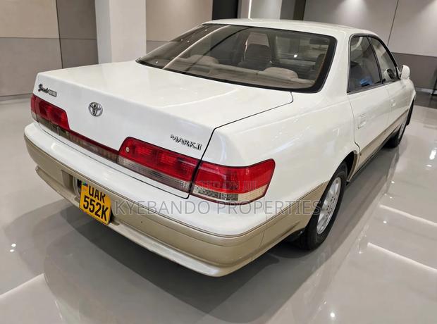 Toyota Mark II 2.0 AWD 2000 White
