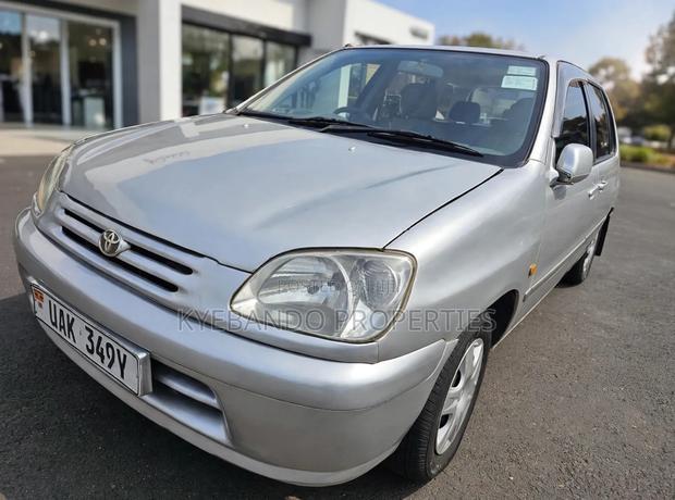 Toyota Raum 1.5 AWD 1999 Silver