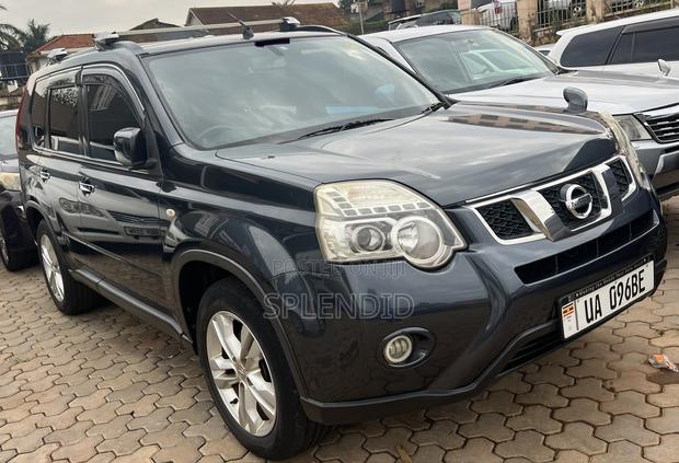 Nissan X-Trail 2011 Gray