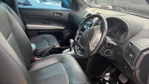 Nissan X-Trail 2011 Gray