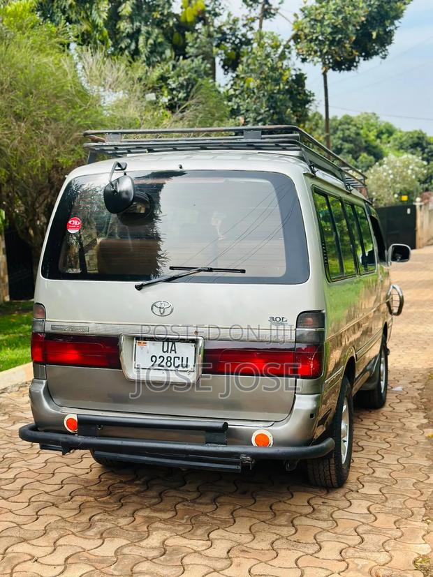 Toyota Grand HiAce 2002