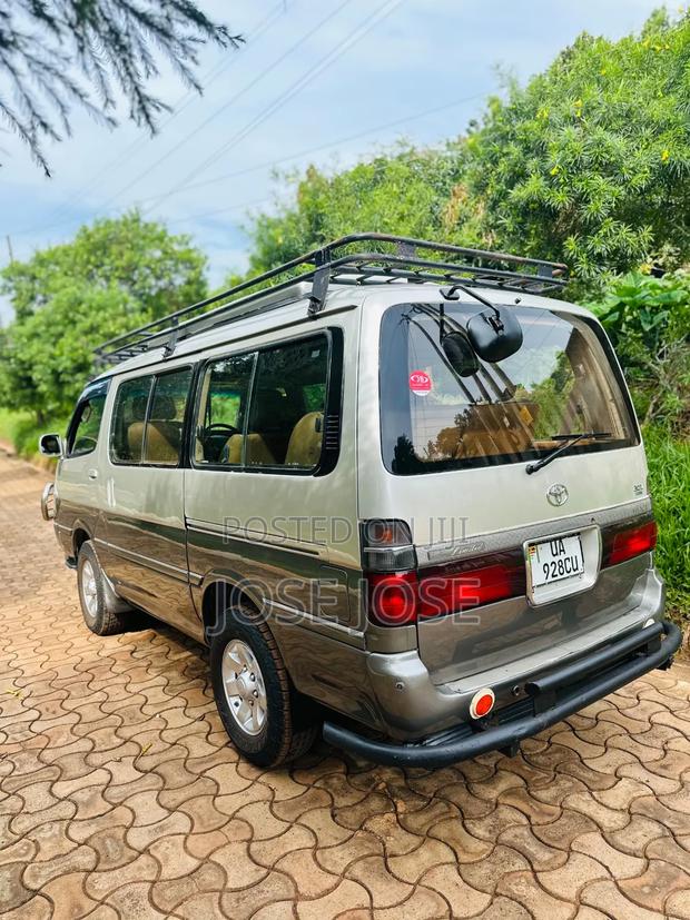 Toyota Grand HiAce 2002