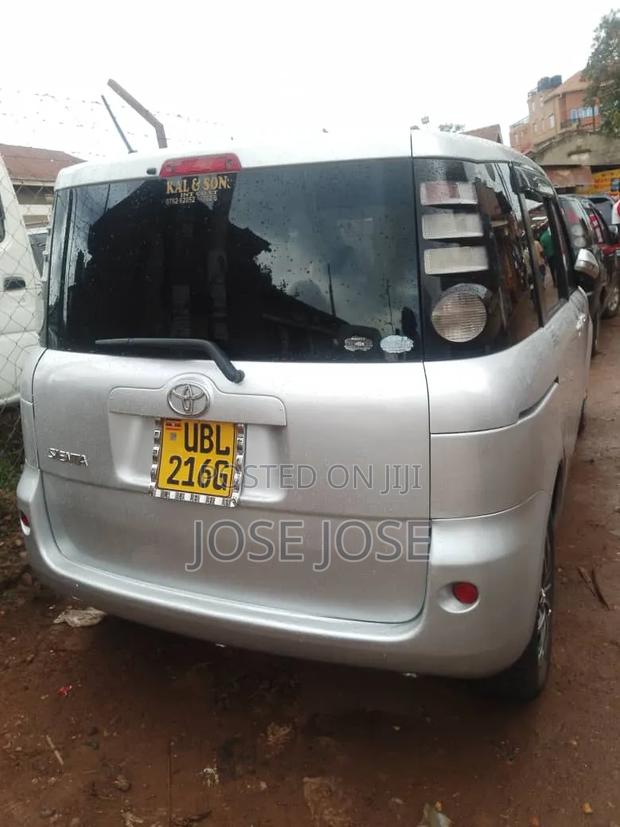 Toyota Sienta 2007 Silver