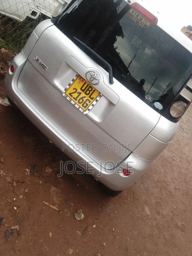 Toyota Sienta 2007 Silver