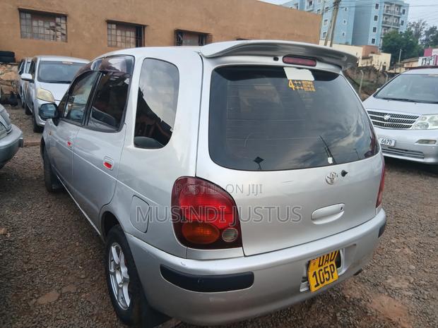 Toyota Corolla Spacio 2000 Silver