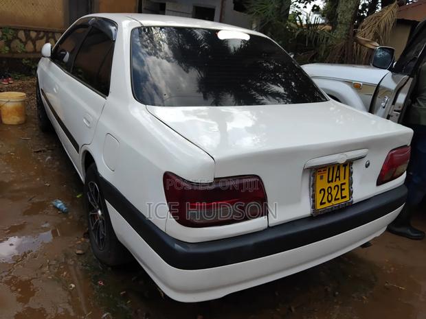 Toyota Carina 2000 White