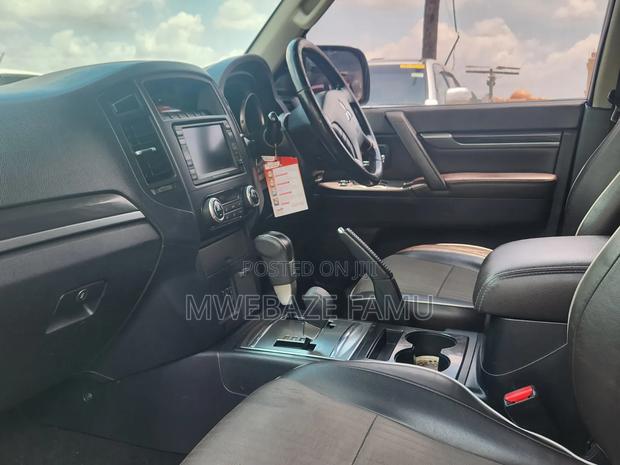 Mitsubishi Pajero 2011 White