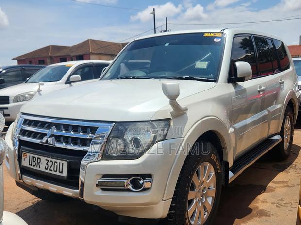Mitsubishi Pajero 2011 White