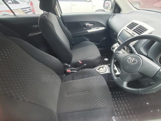 Toyota IST 2010 Silver