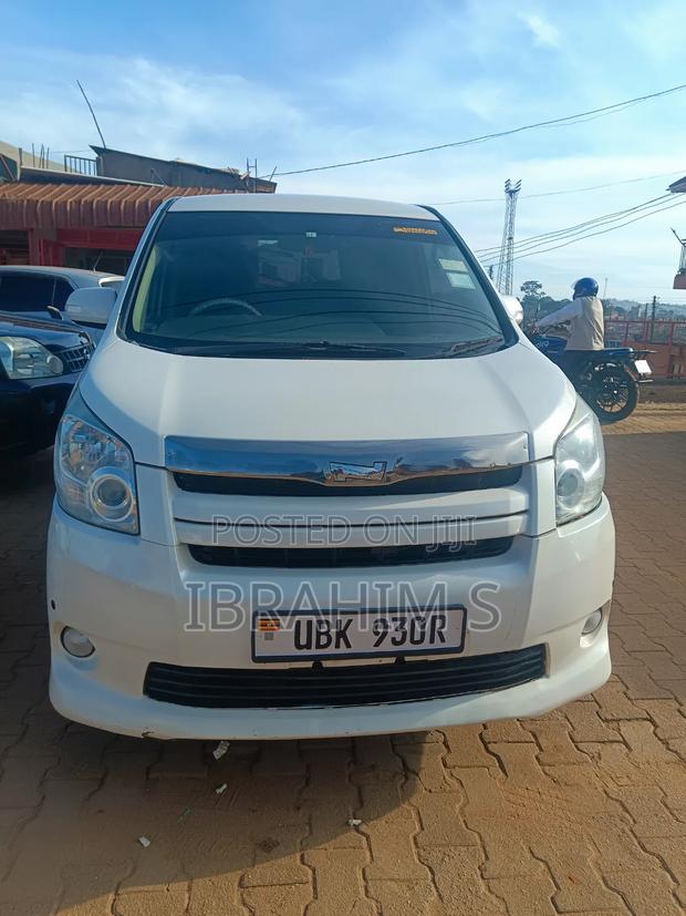 Toyota Noah 2009 White