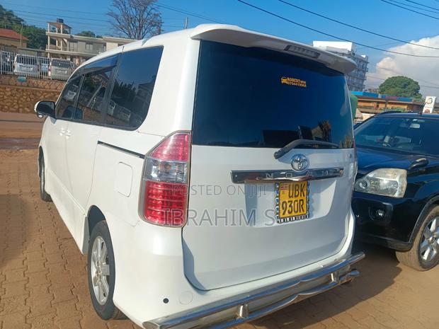 Toyota Noah 2009 White
