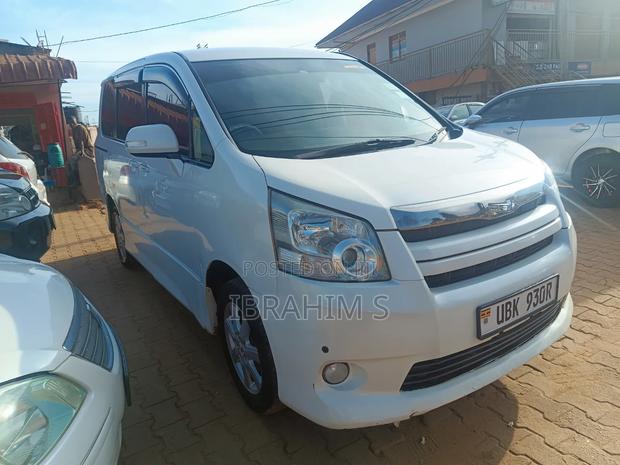 Toyota Noah 2009 White
