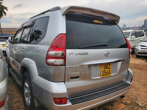 Toyota Land Cruiser Prado 2005 Silver