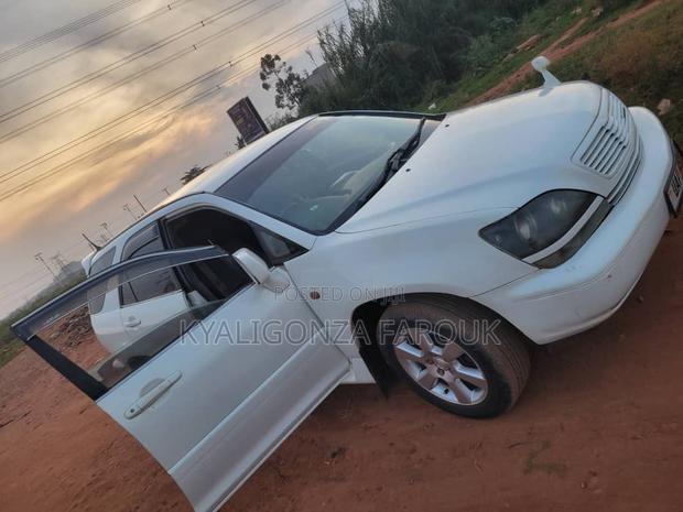 Toyota Harrier 2.2 16V 2002 White