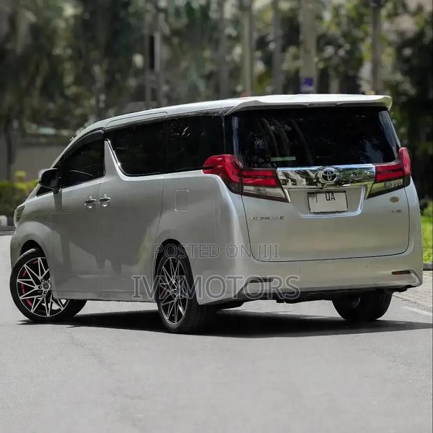 Toyota Alphard 2017 White