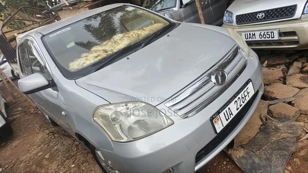 Toyota Raum 2008 Silver