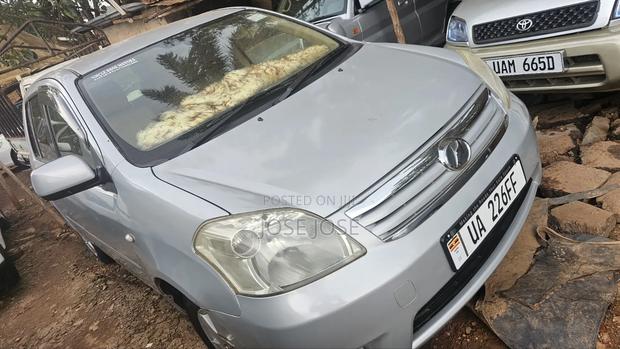 Toyota Raum 2008 Silver