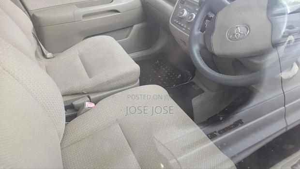 Toyota Raum 2008 Silver